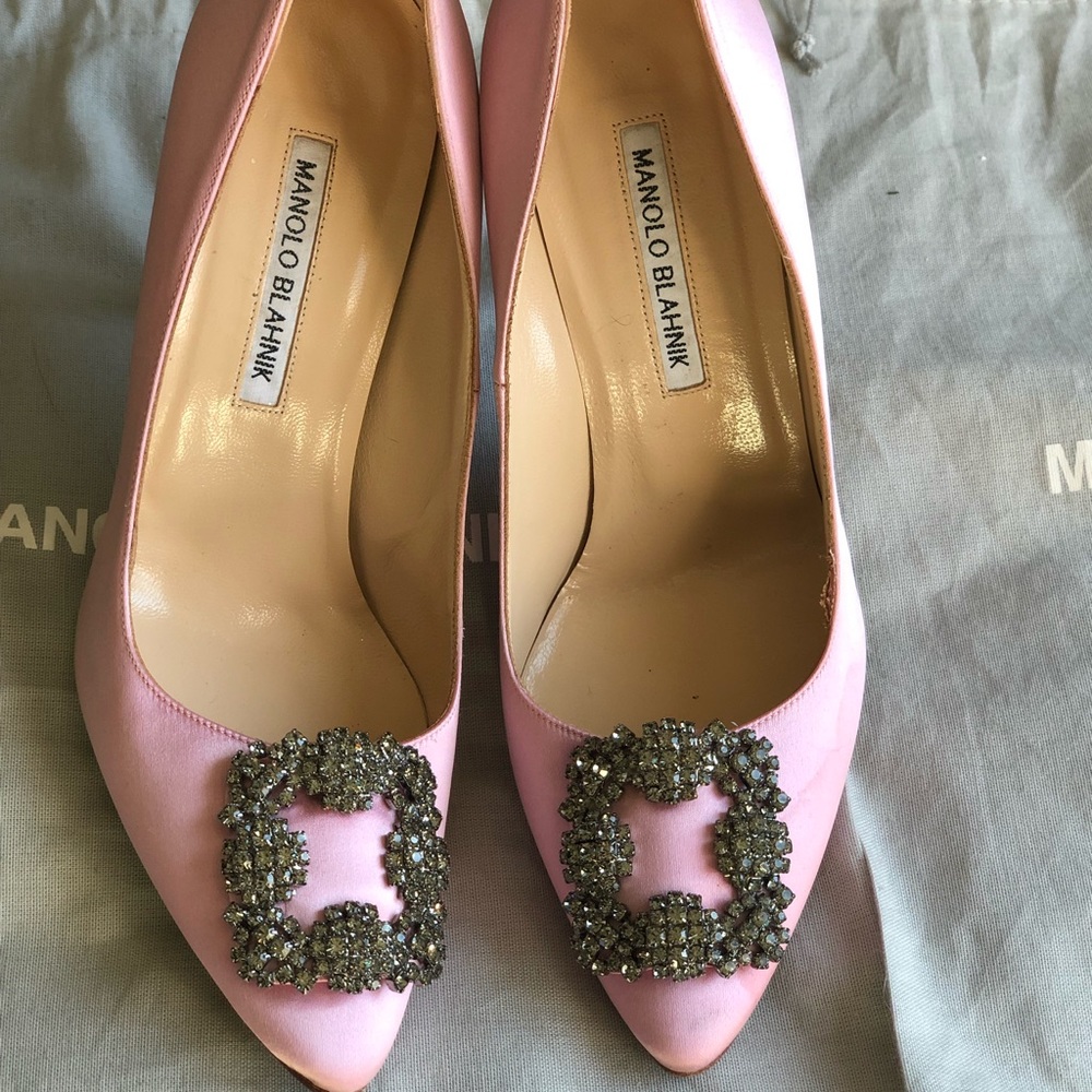 Manolo blahnik hangisi satin pink